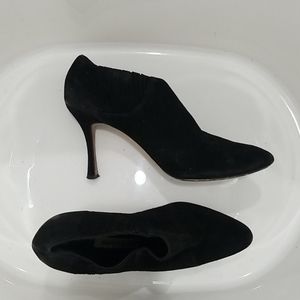 Manolos Blahnik Black Ankle Booties Sz 38.5